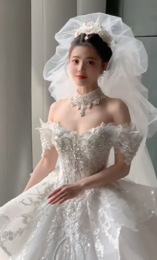 Robe de mariée longue en tulle blanc et dentelle, épaules dénudées, avec voile, C4098