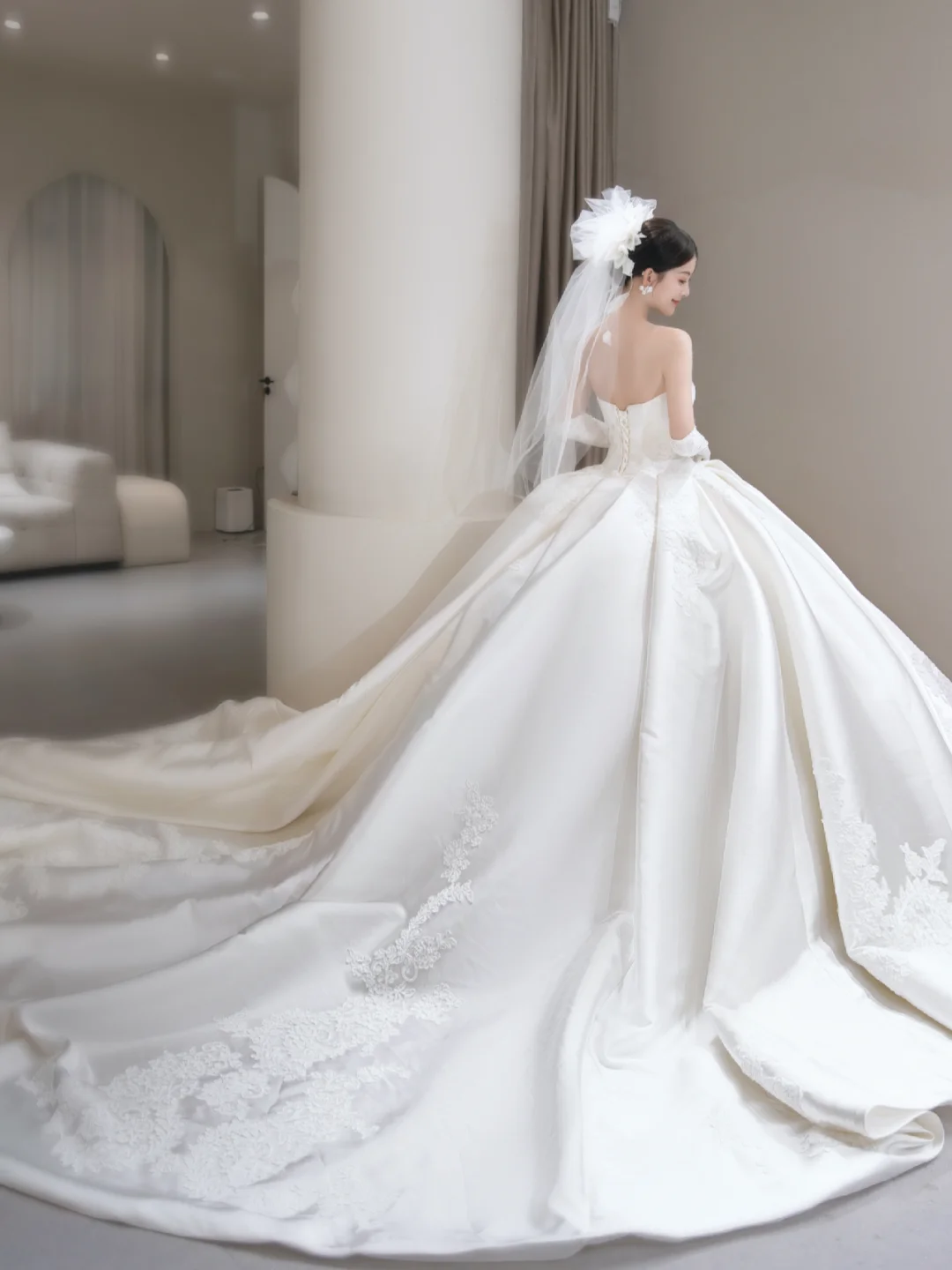 Robe de mariée longue en satin, élégante, bustier, avec voile et gants, C4101