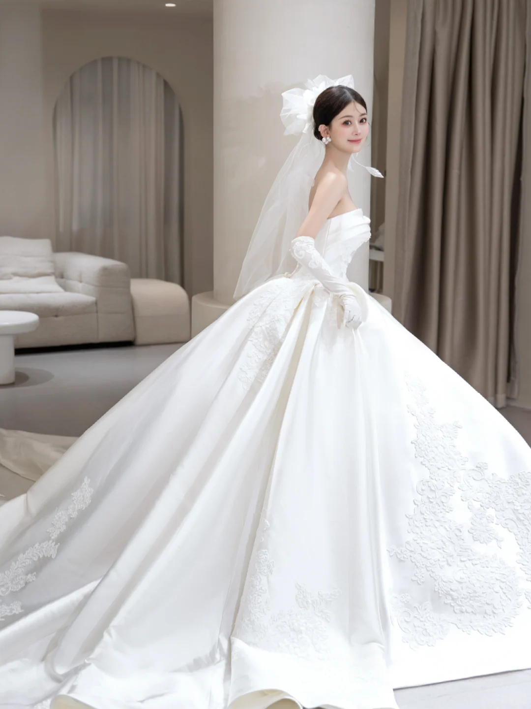 Robe de mariée longue en satin, élégante, bustier, avec voile et gants, C4101