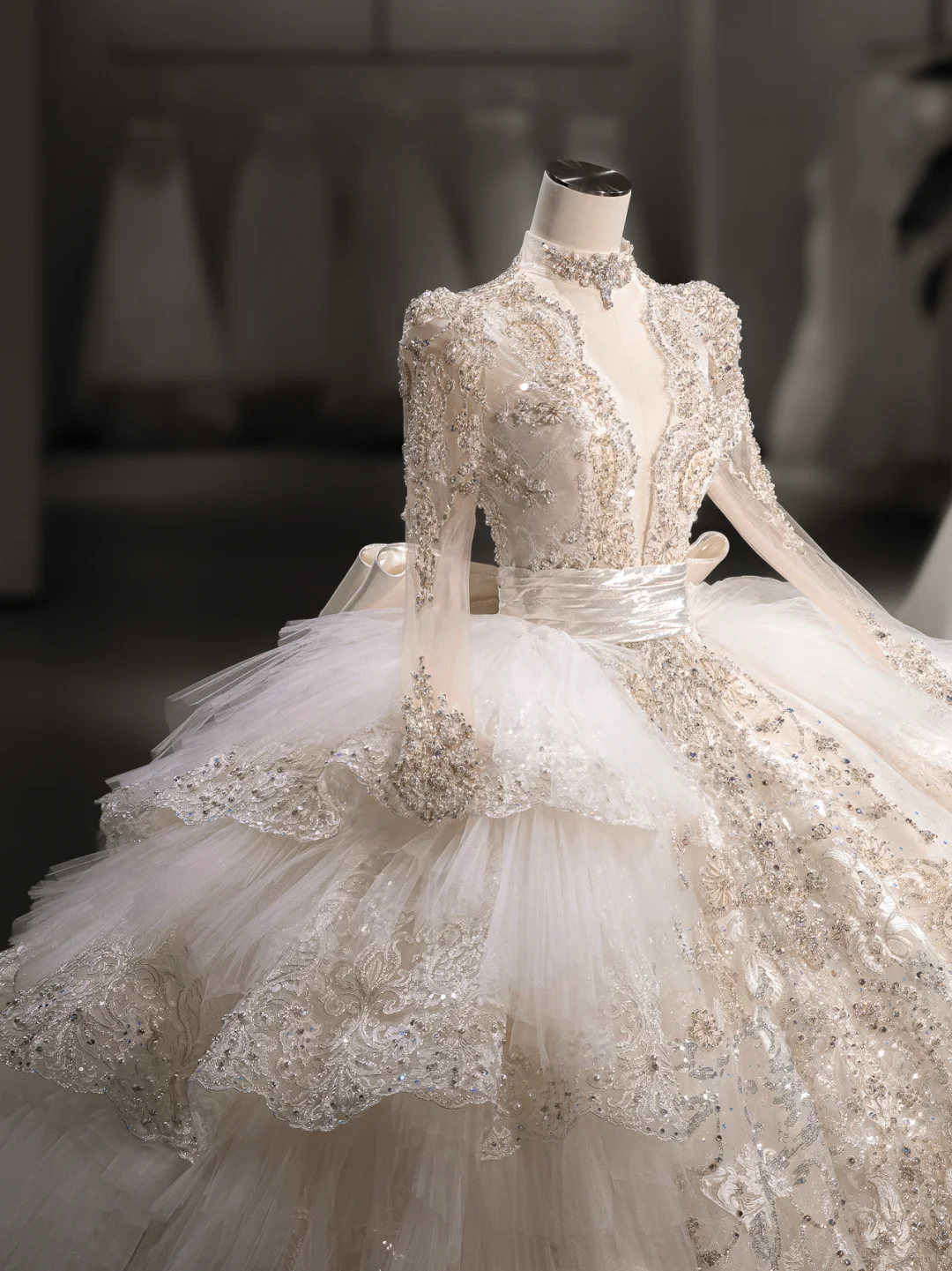 Robe de mariée luxueuse en tulle, dentelle, paillettes, perles, manches longues, avec voile, C4102
