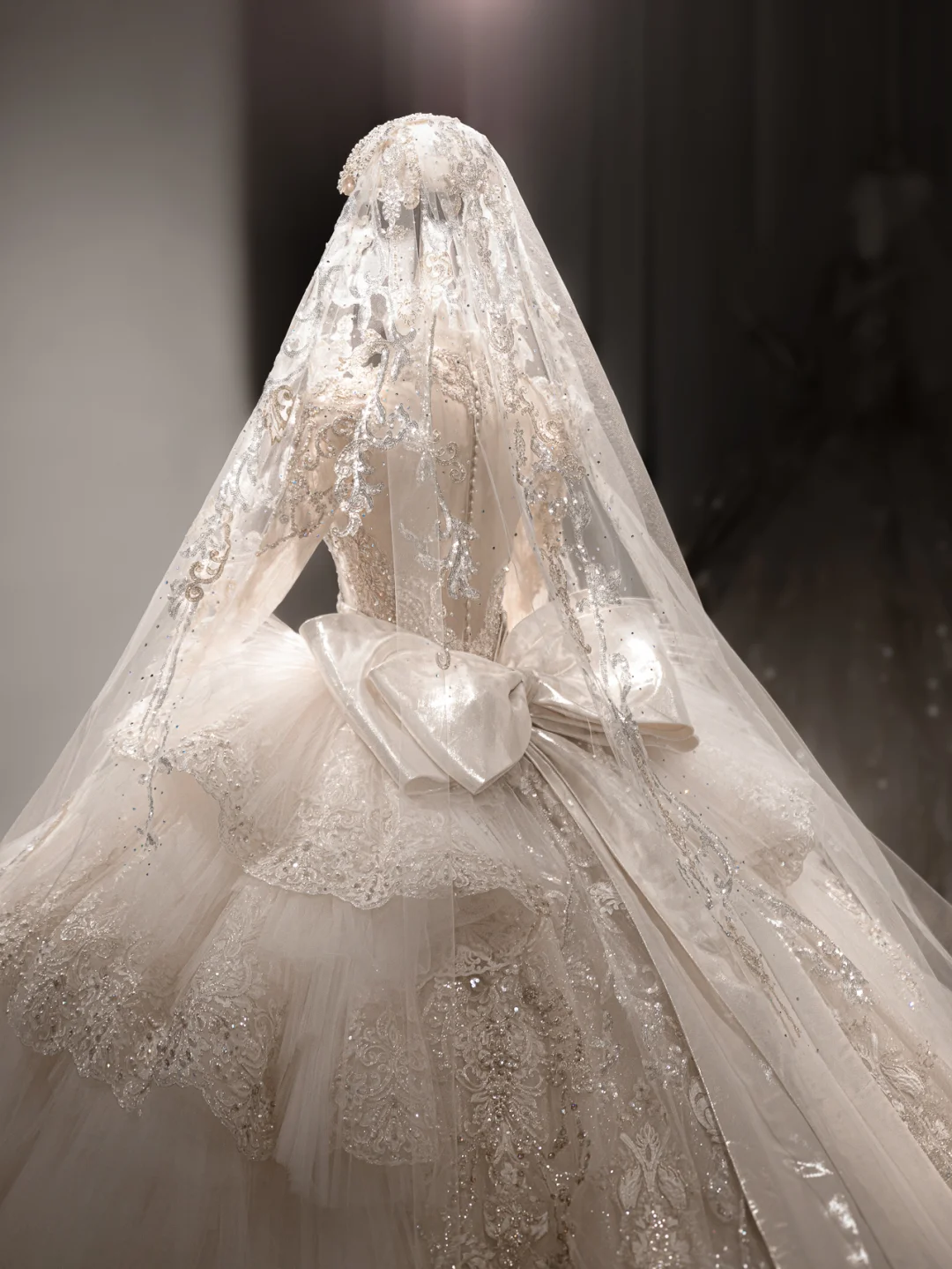 Robe de mariée luxueuse en tulle, dentelle, paillettes, perles, manches longues, avec voile, C4102