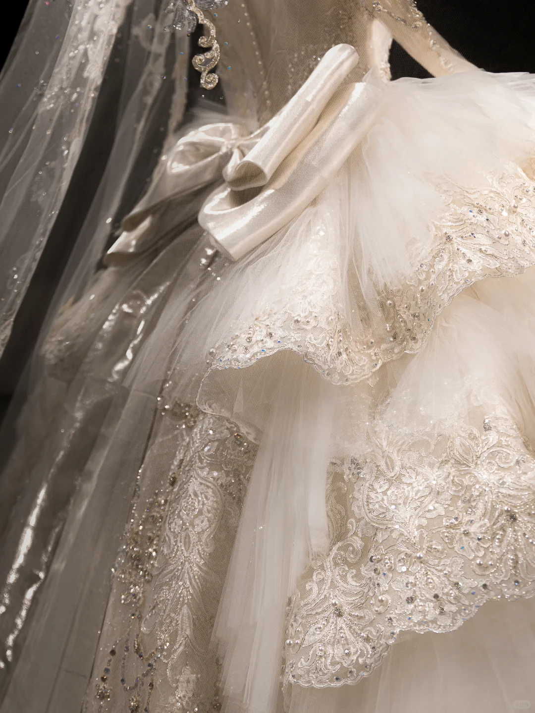 Robe de mariée luxueuse en tulle, dentelle, paillettes, perles, manches longues, avec voile, C4102
