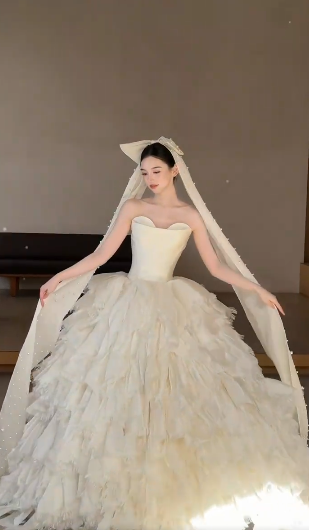 Robe de mariée longue en satin sans bretelles, jolie robe de bal, avec voile, C4103