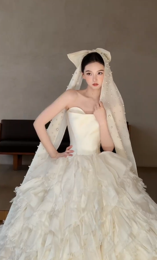 Robe de mariée longue en satin sans bretelles, jolie robe de bal, avec voile, C4103