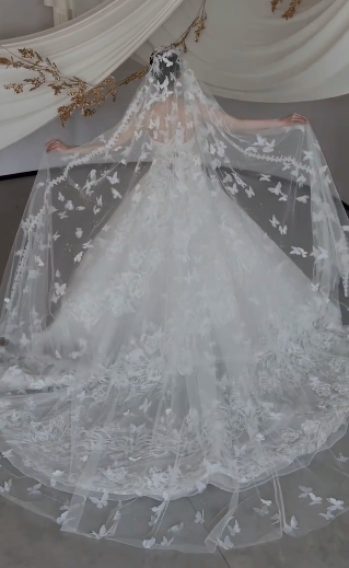 Robe de mariée longue blanche de rêve en tulle et dentelle avec voile C4105