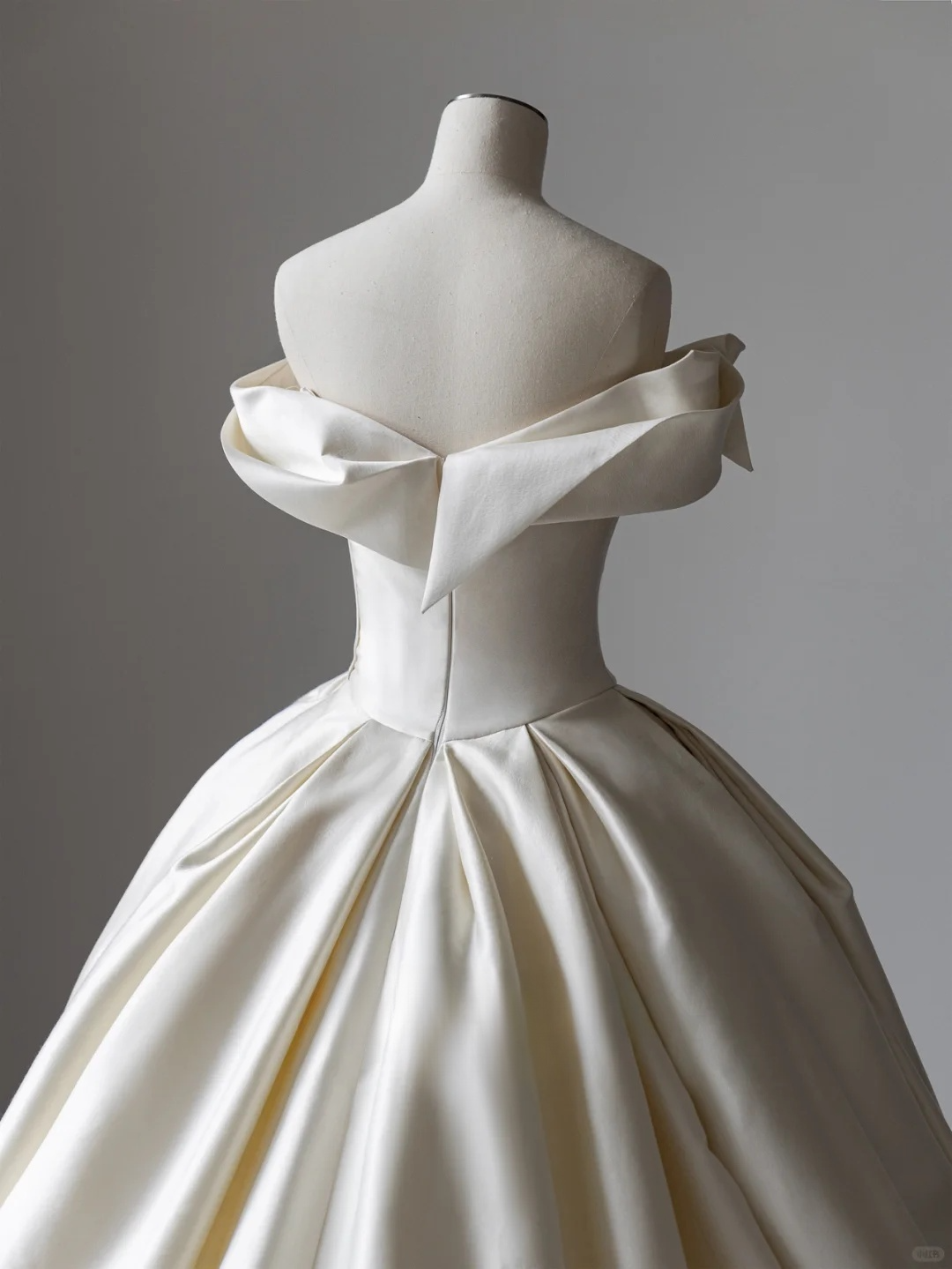 Robe de mariée longue en satin, élégante, épaules dénudées, C4107