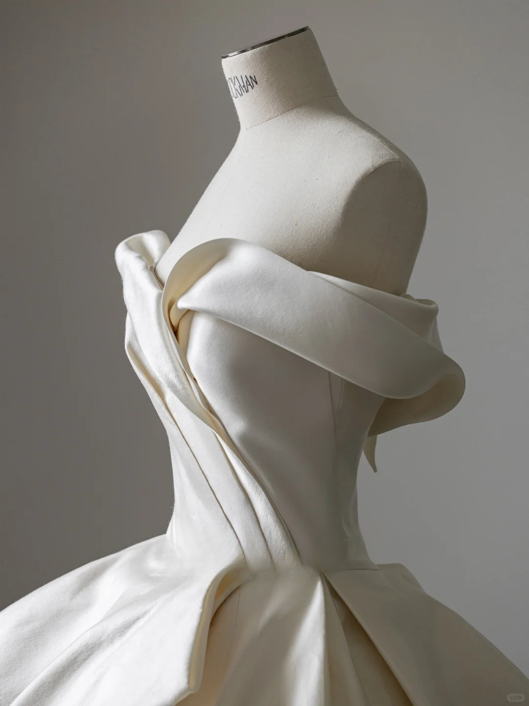 Robe de mariée longue en satin, élégante, épaules dénudées, C4107