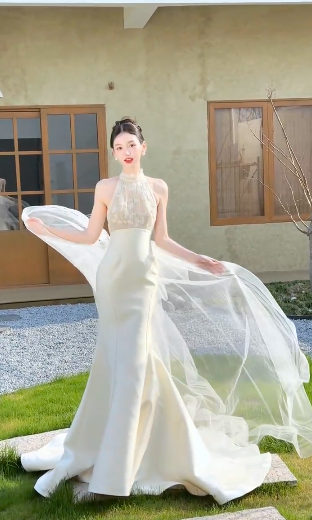 Robe de mariée longue en satin et tulle, décolleté en V profond, style sirène, C4111