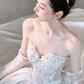 Robe de mariée longue en satin et tulle, sans manches, style bal intemporel, avec appliques et voile, C4112