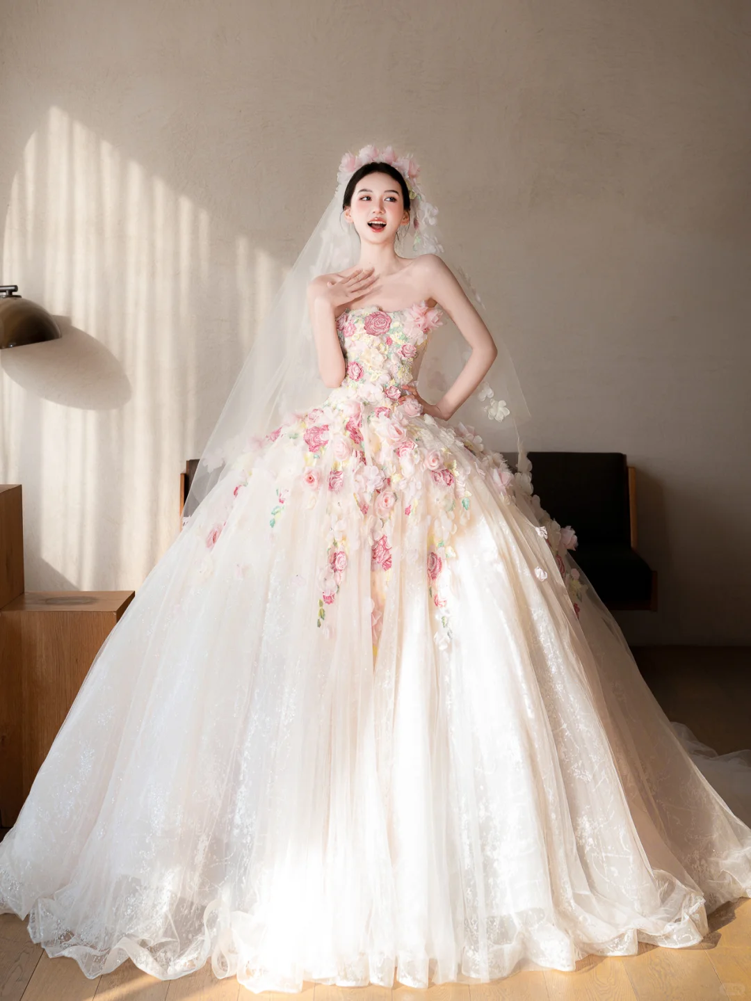 Robe de mariée longue bustier en tulle avec appliques et voile, style rêveur, C4118