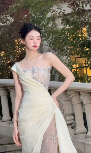 Robe de mariée sirène unique, asymétrique, en satin, tulle et perles, longue, C4120