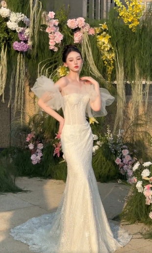 Jolie robe de mariée sirène longue en tulle et dentelle, épaules dénudées, C4122