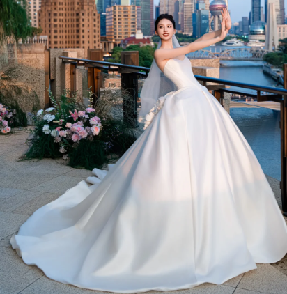 Robe de mariée longue en satin, simple et élégante, sans bretelles, avec voile, C4123