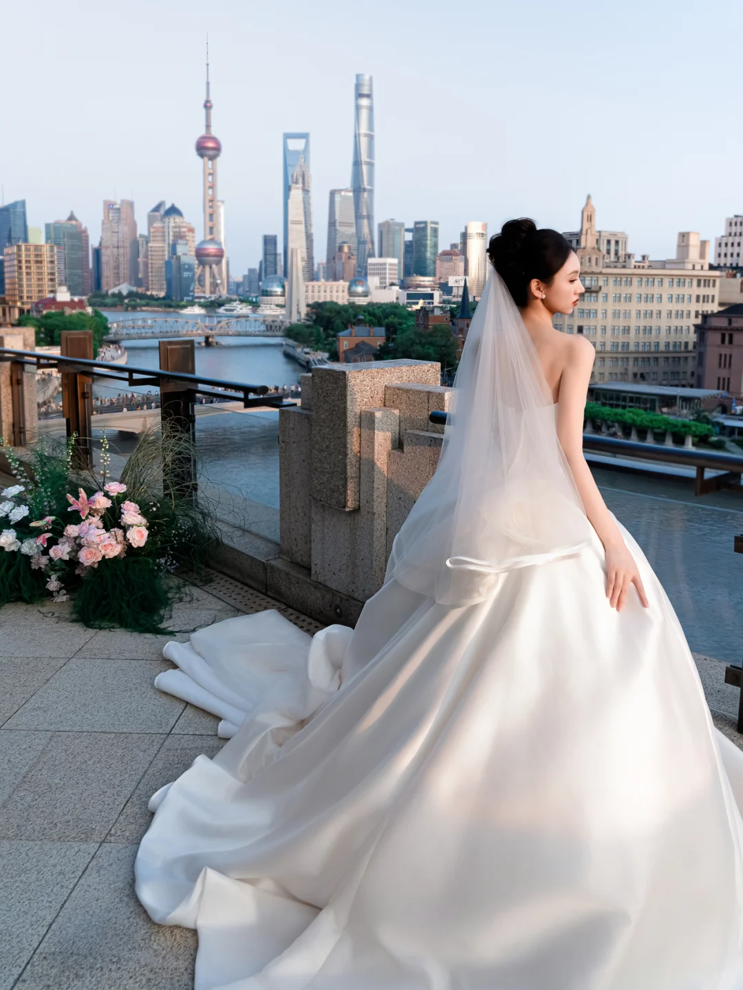 Robe de mariée longue en satin, simple et élégante, sans bretelles, avec voile, C4123