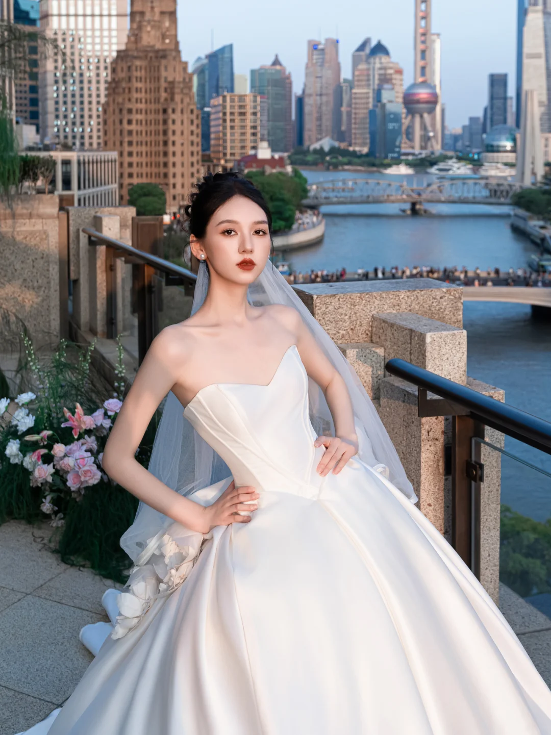 Robe de mariée longue en satin, simple et élégante, sans bretelles, avec voile, C4123