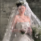 Robe de mariée longue en tulle, bustier, dentelle, sequins et voile, C4124