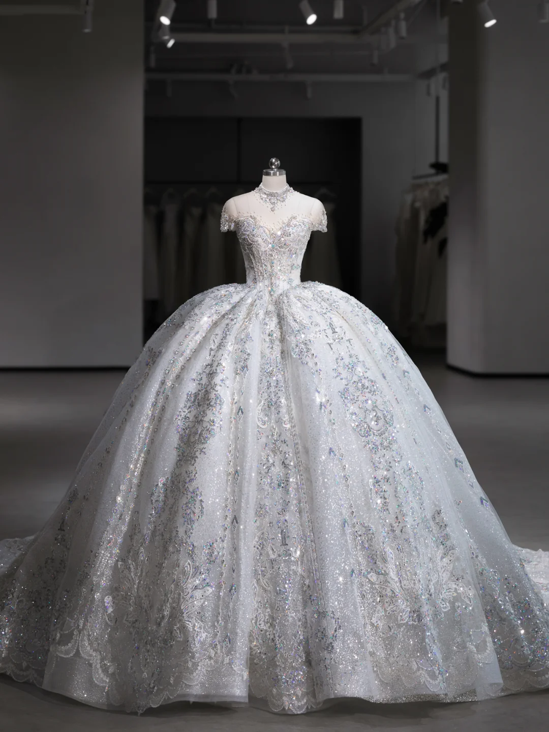Robe de mariée longue en tulle à sequins et voile, style bal intemporel, C4125