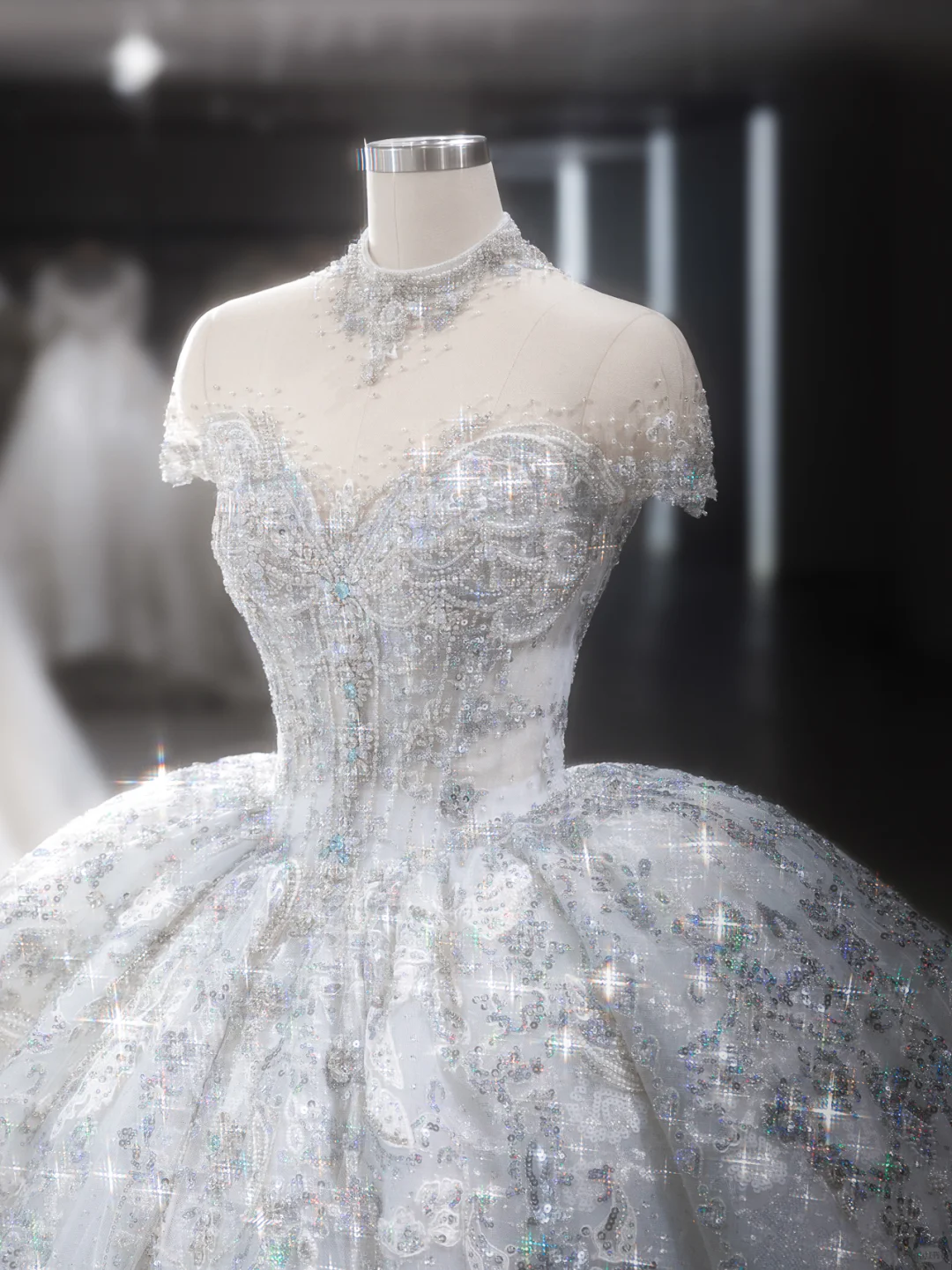 Robe de mariée longue en tulle à sequins et voile, style bal intemporel, C4125