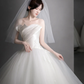 Robe de mariée longue élégante en satin et tulle, sans bretelles, avec voile, C4126