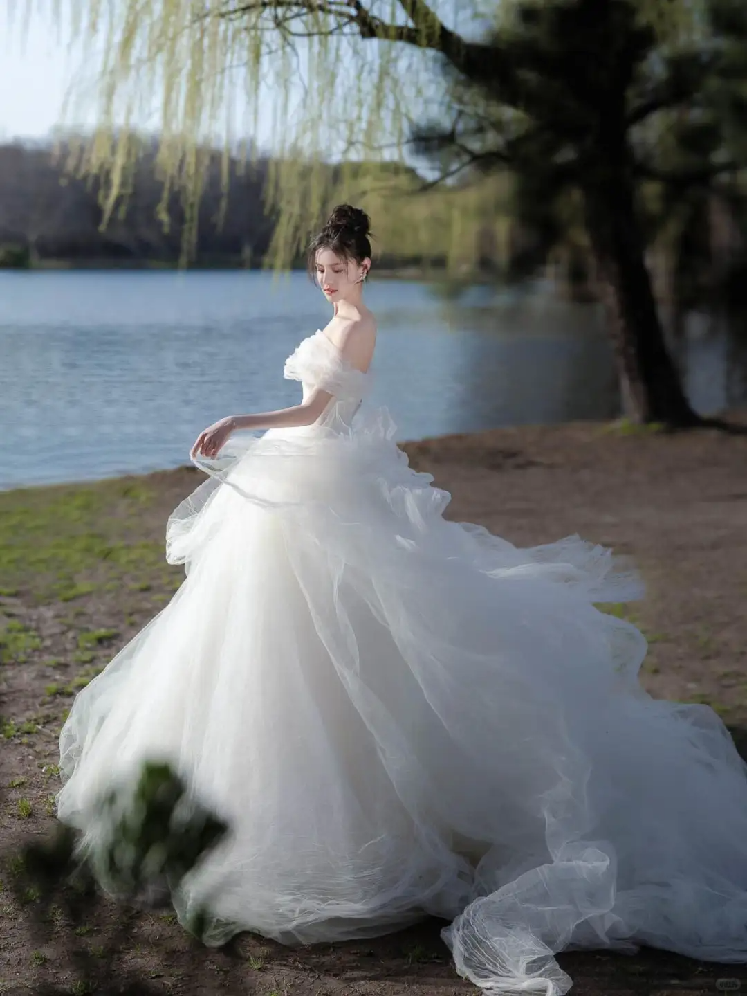 Robe de mariée longue élégante en tulle à épaules dénudées C4127