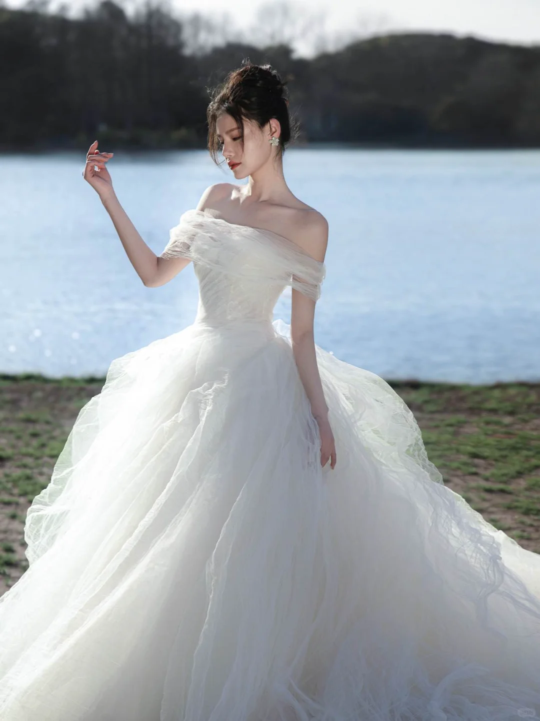 Robe de mariée longue élégante en tulle à épaules dénudées C4127