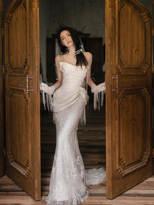 Superbe robe de mariée sirène bustier en satin, tulle, dentelle, pompons, avec gants, longue, C4128