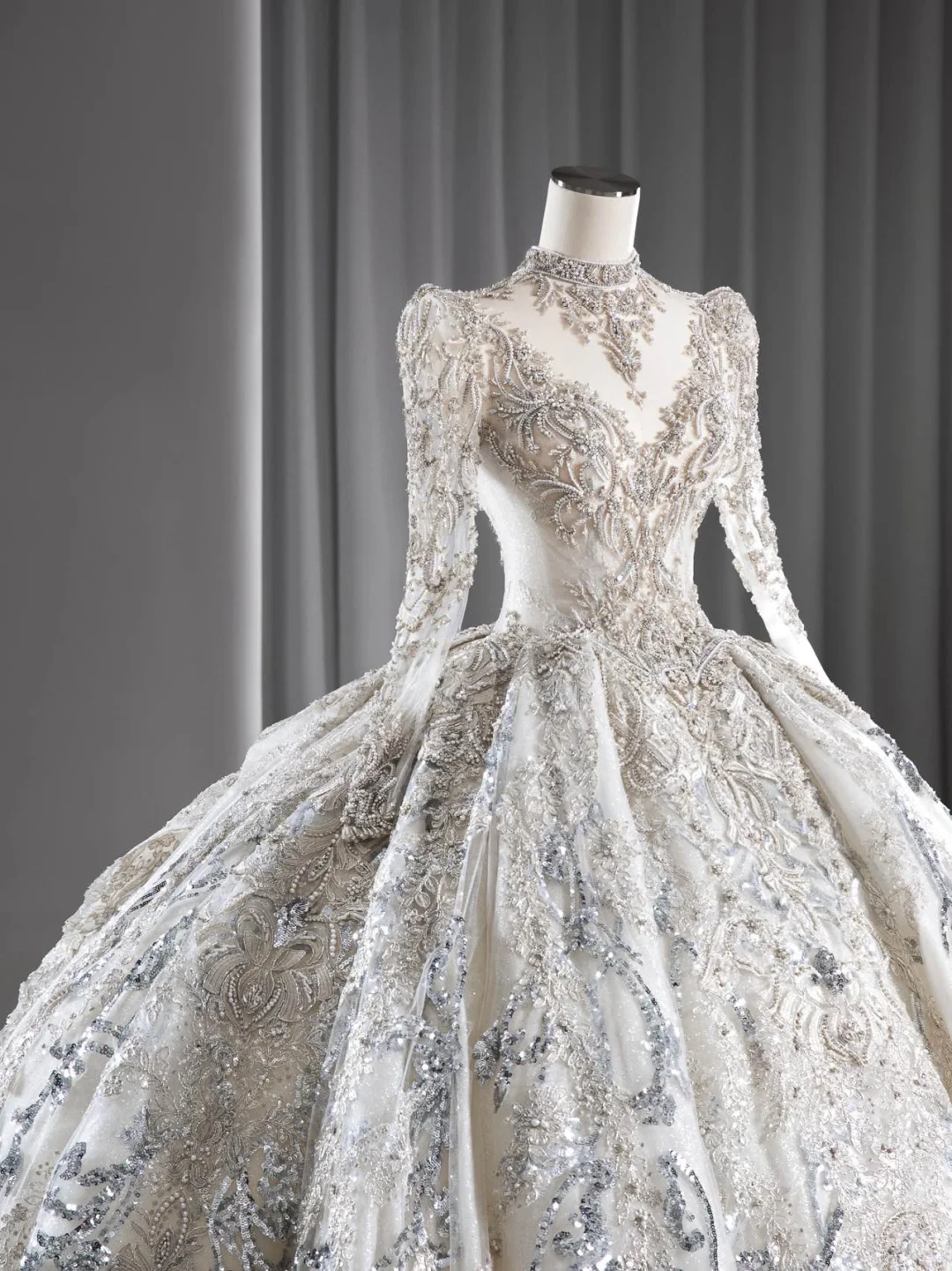 Robe de mariée longue en tulle, dentelle, sequins, perles, manches longues, style bal intemporel, C4131