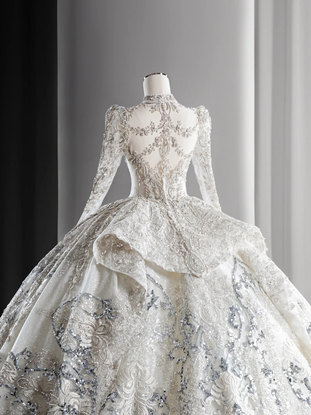 Robe de mariée longue en tulle, dentelle, sequins, perles, manches longues, style bal intemporel, C4131