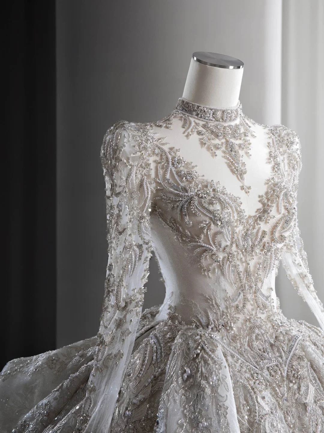 Robe de mariée longue en tulle, dentelle, sequins, perles, manches longues, style bal intemporel, C4131