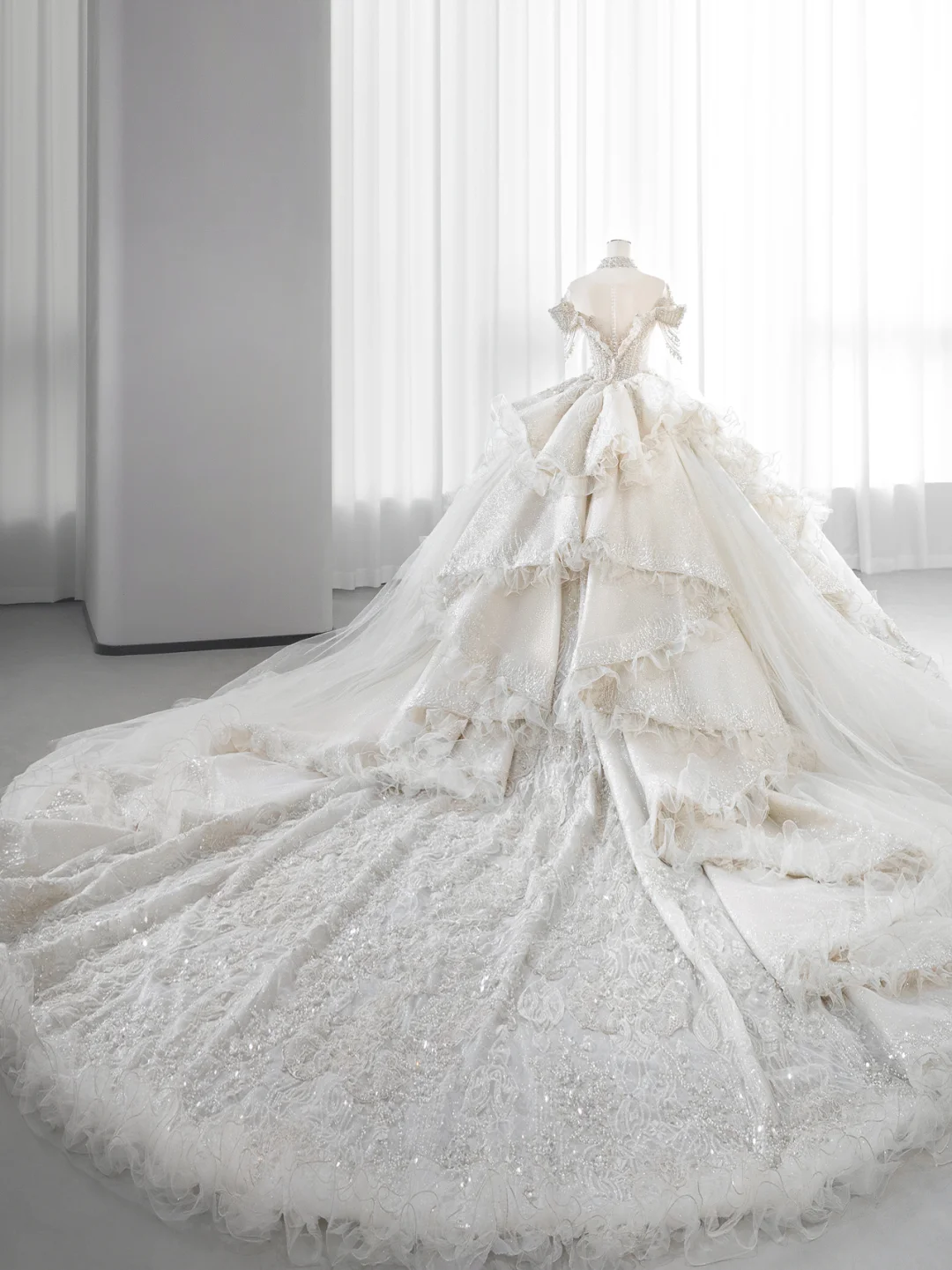 Robe de bal intemporelle à épaules dénudées, tulle, dentelle, paillettes, perles, manches longues, robes de mariée longues C4142