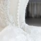 Jolie robe de mariée sirène longue en tulle, col en V, paillettes et perles C4150