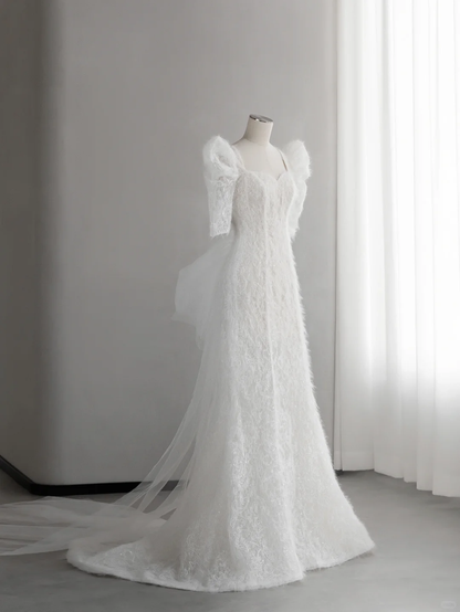 Robe de mariée sirène chic et élégante, en satin, tulle et plumes, manches courtes, longue, C4155