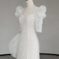 Robe de mariée sirène chic et élégante, en satin, tulle et plumes, manches courtes, longue, C4155