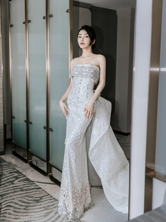 Robe de mariée longue sirène intemporelle sans bretelles en satin à sequins et perles C4160