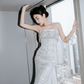 Robe de mariée longue sirène intemporelle sans bretelles en satin à sequins et perles C4160