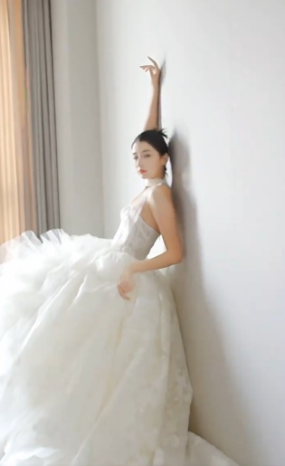 Jolie robe de mariée longue en tulle et dentelle, sans bretelles, C4163