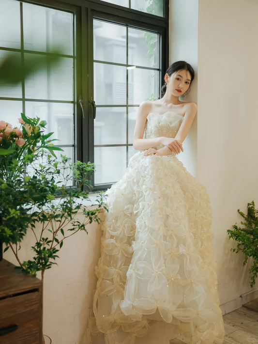 Robe de mariée longue bustier en tulle et perles, effet boule de rêve, C4174