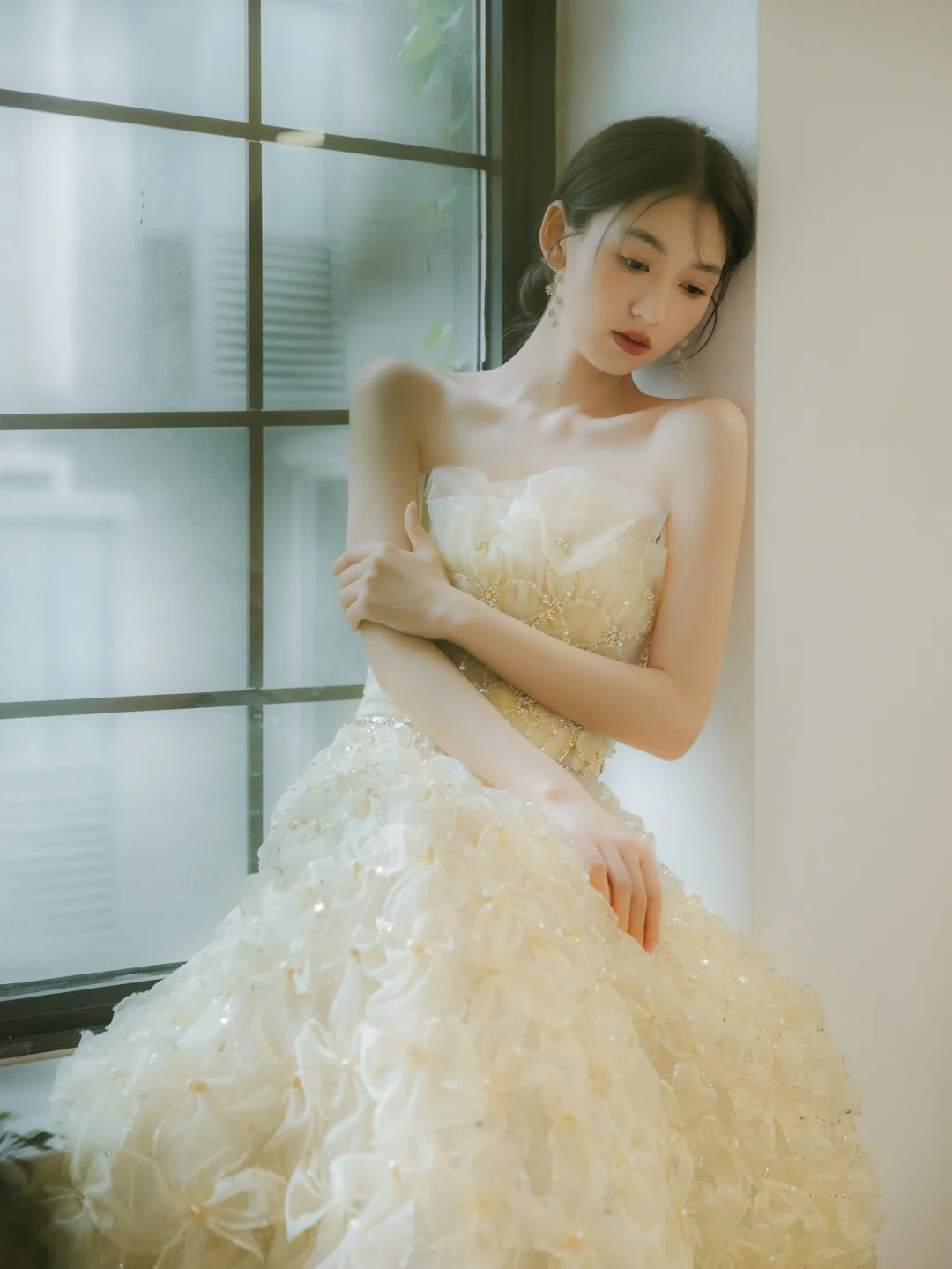 Dreamy  Ball Gown Strapless Tulle Beaded Long Wedding Dresses C4174