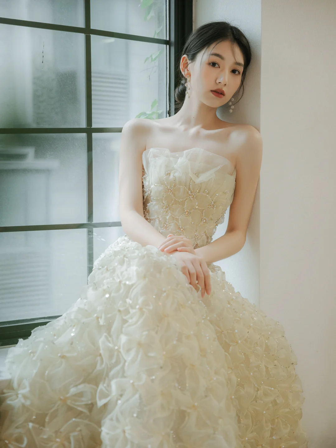 Dreamy  Ball Gown Strapless Tulle Beaded Long Wedding Dresses C4174