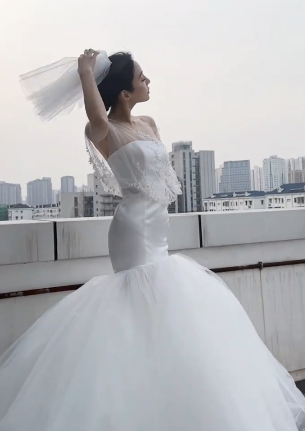 Robe de mariée longue en satin et tulle, style sirène, bustier, avec appliques et voile, C4177