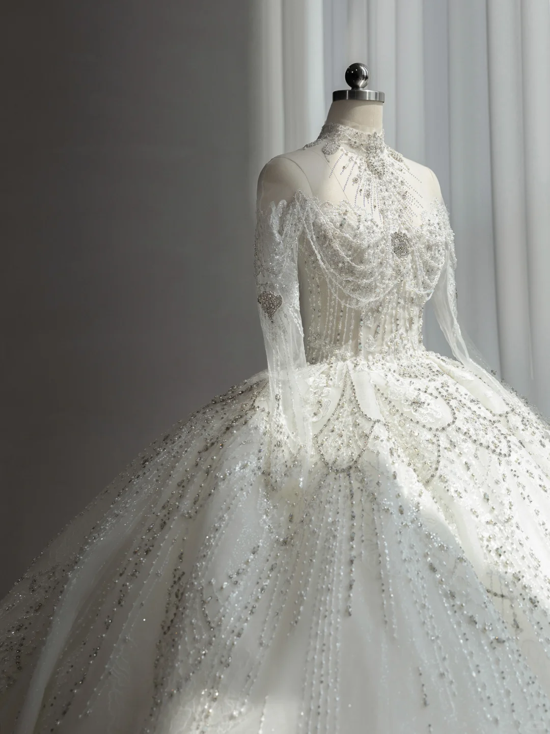 Robe de mariée longue en tulle, paillettes et perles, manches longues, style bal intemporel, C4179