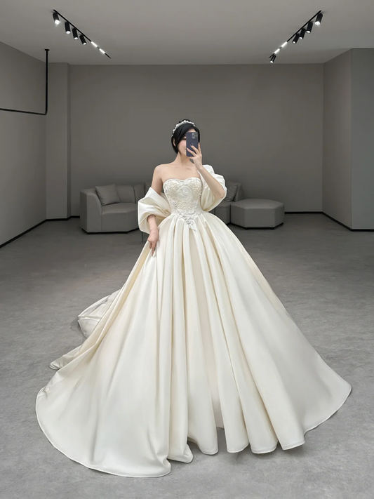 Robe de mariée longue élégante en satin, sans bretelles, avec appliques, C4182