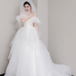 Robe de mariée longue élégante en tulle à épaules dénudées et voile C4184