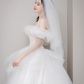 Robe de mariée longue élégante en tulle à épaules dénudées et voile C4184
