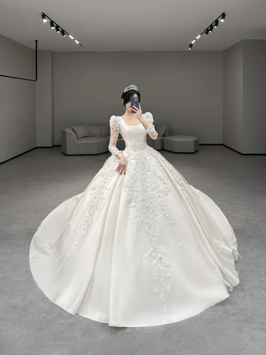 Robe de mariée longue en satin à manches longues et appliques, style bal intemporel, C4188