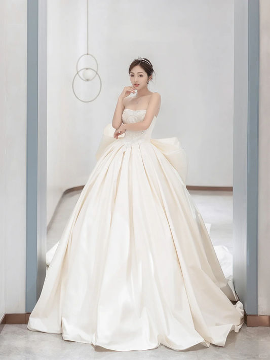 Robe de mariée longue bustier en satin avec nœud et dos nu, style bal de rêve, C4195