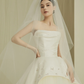 Robe de mariée élégante en satin, tulle, bustier, perles et voile, longue, C4202