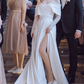 Robe de mariée élégante en satin et dentelle, épaules dénudées, manches longues, C4204