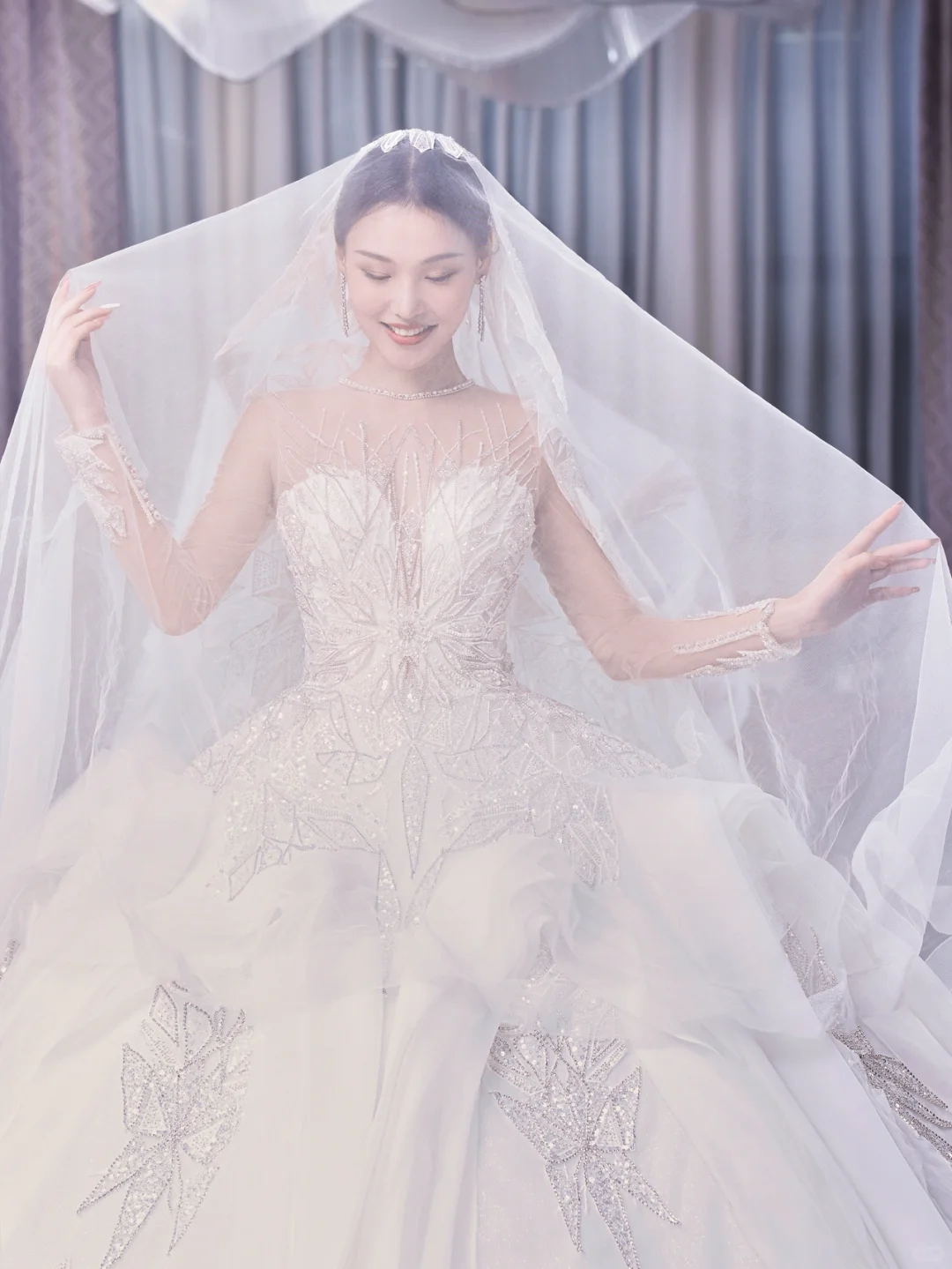 Robe de mariée longue en tulle et dentelle, intemporelle, manches longues et voile, C4211