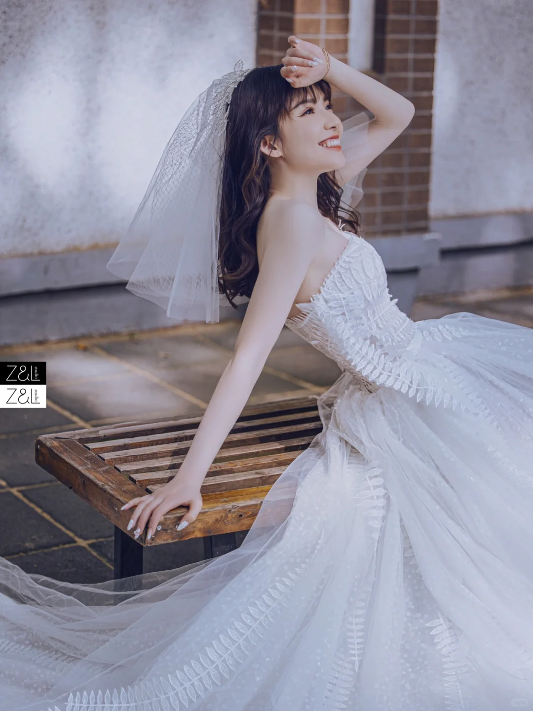 Robe de mariée longue en tulle, bustier, avec appliques et voile, style unique, C4217